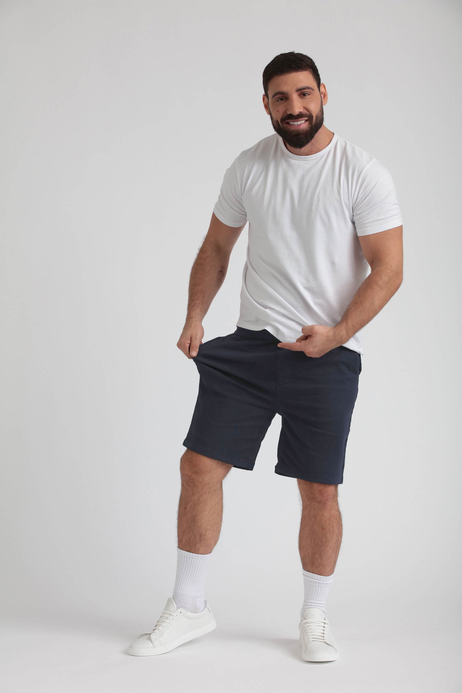 Everyday Comfort Shorts (Athletic Fit) / Light Khaki & Navy