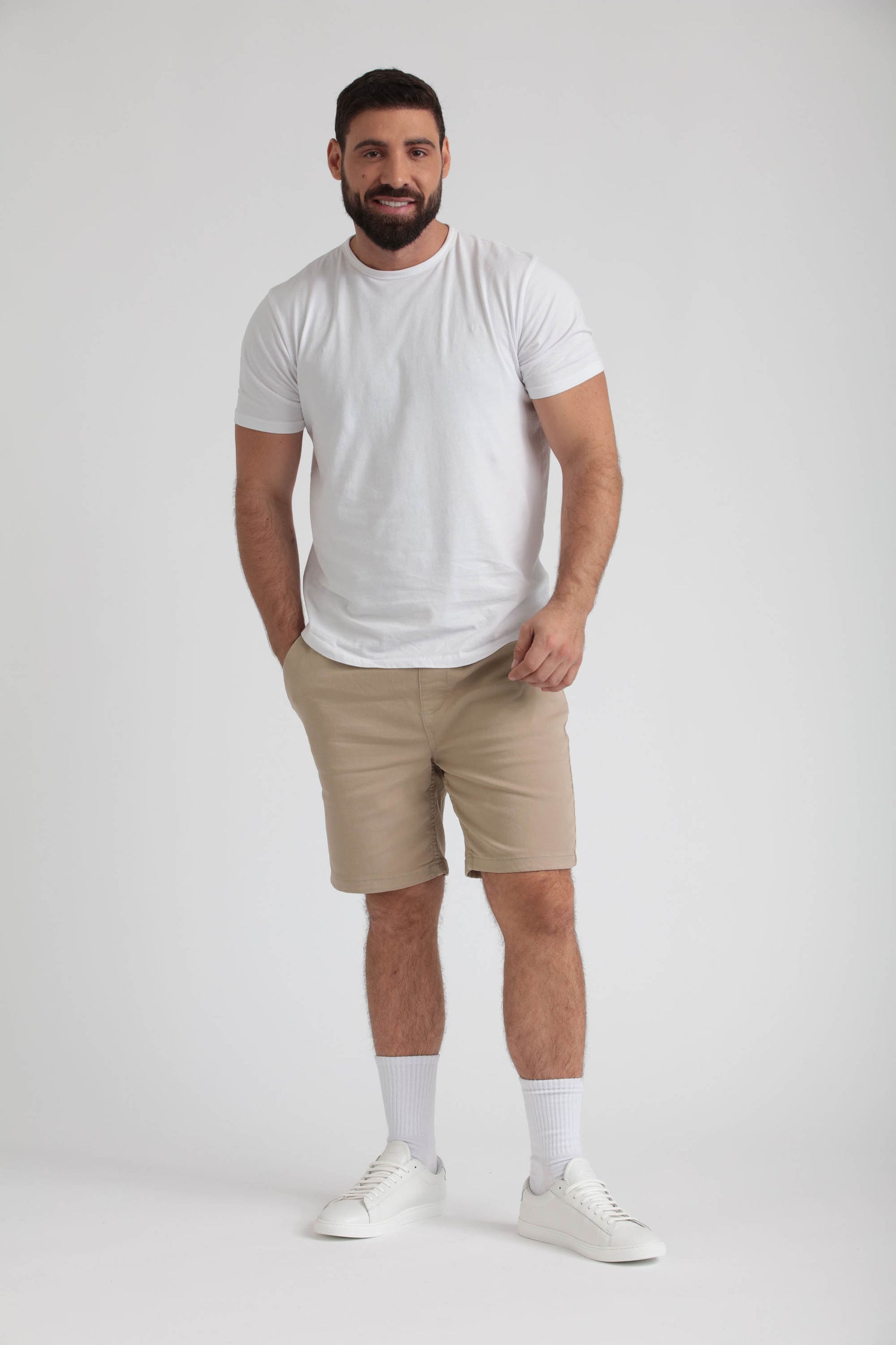 Everyday Comfort Shorts (Athletic Fit) / Light Khaki & Navy