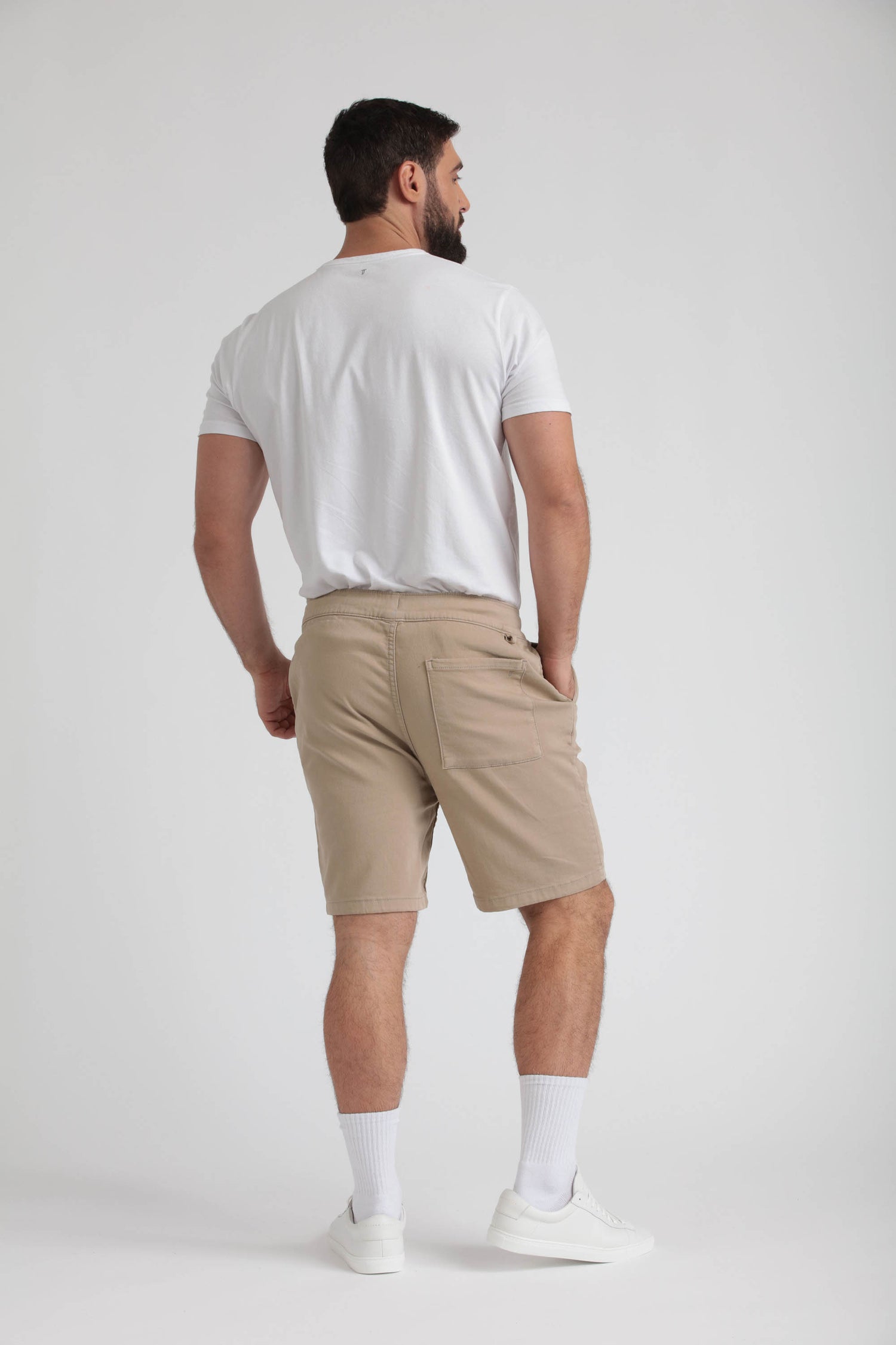 Everyday Comfort Shorts (Athletic Fit) / Light Khaki & Navy