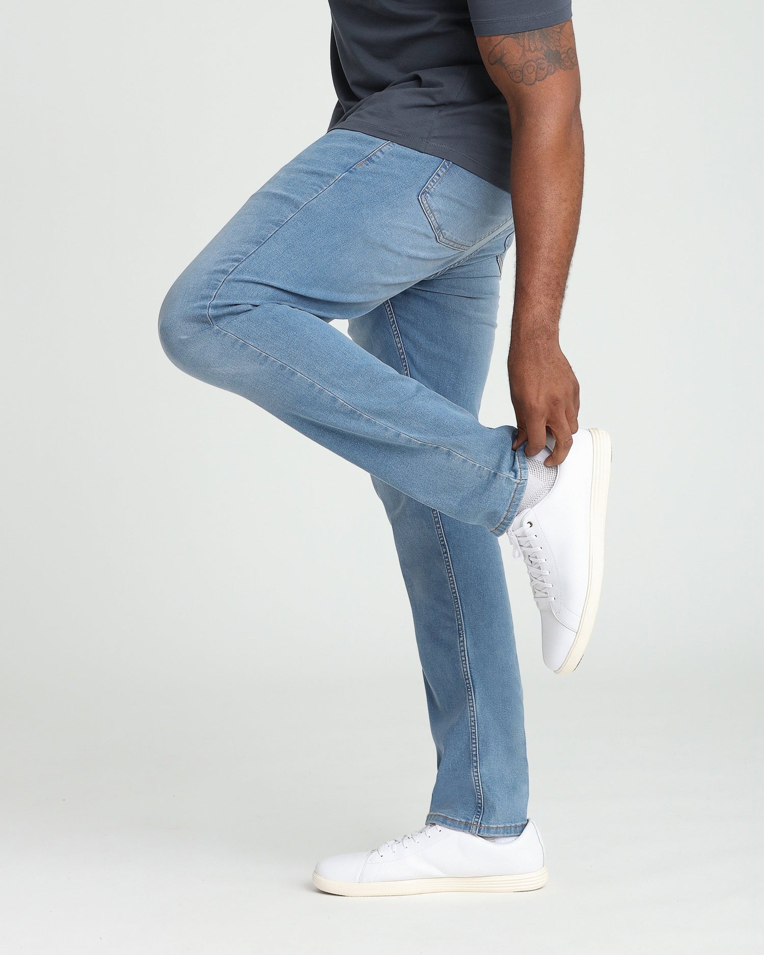 Athletic Fit / Joker (Light Indigo)