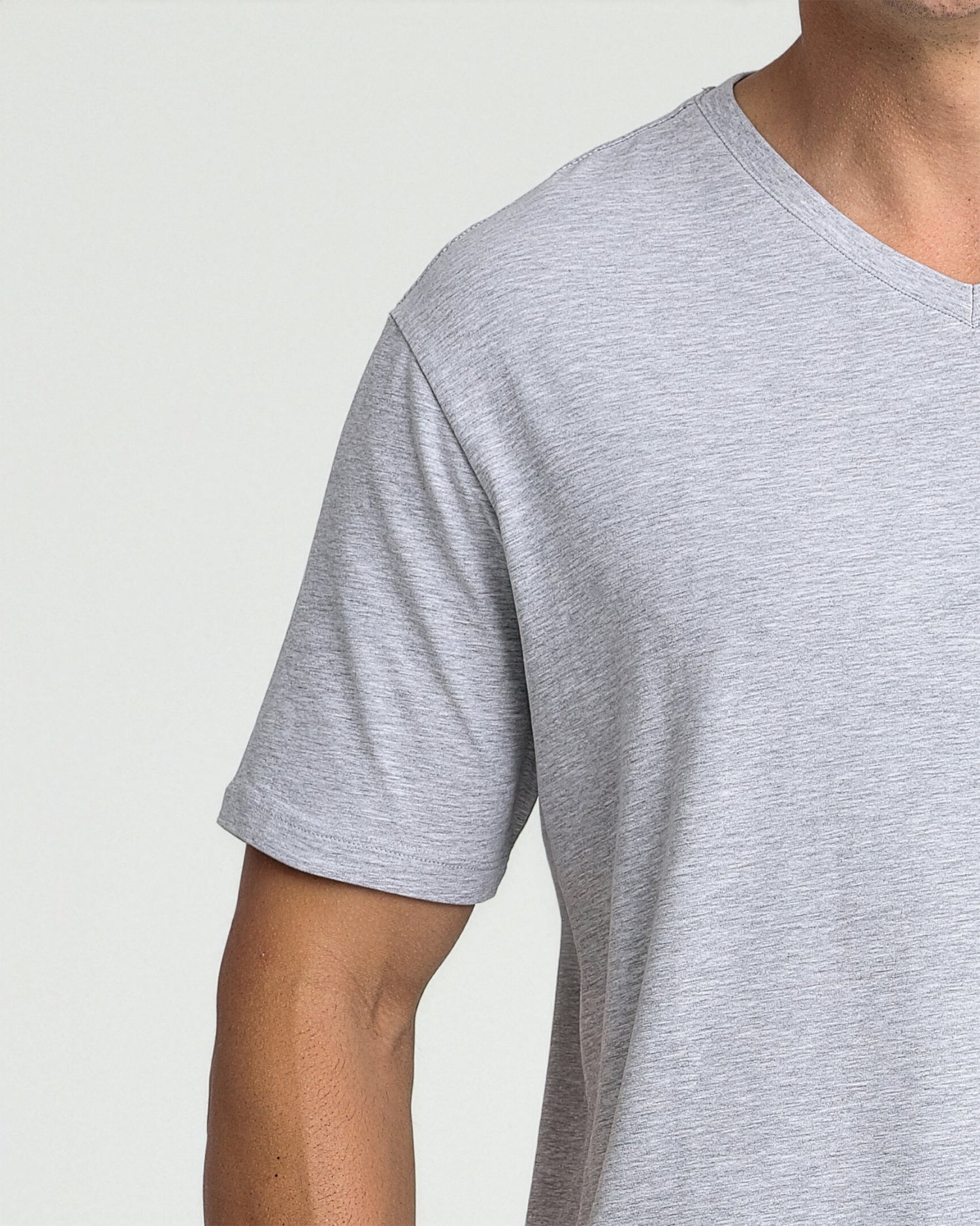 Organic V-Neck T-Shirt / Heather Grey