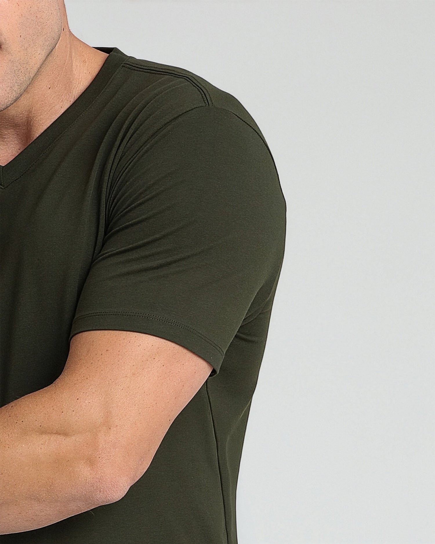 Organic V-Neck T-Shirt / Olive