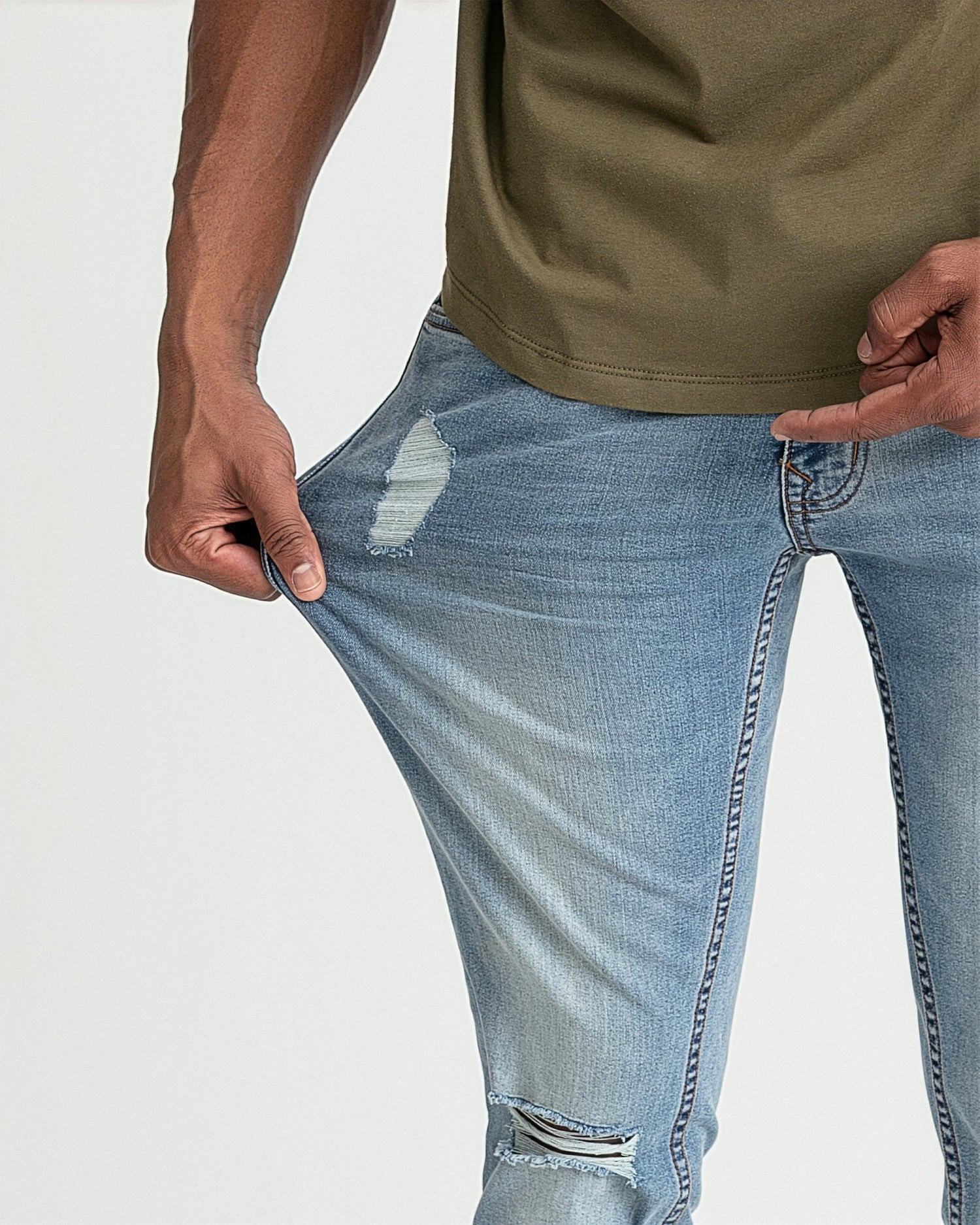 Skinny Fit / Ice (Ripped - Light Tint)