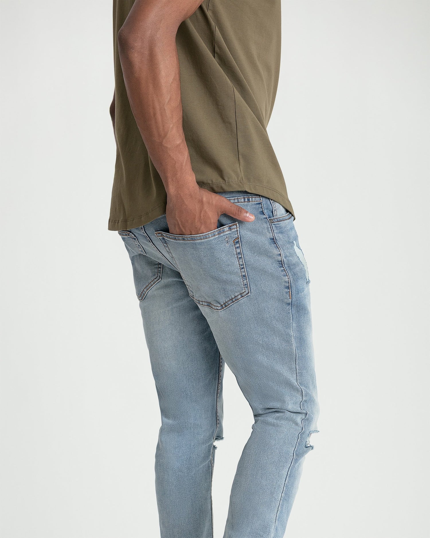 Skinny Fit / Ice (Ripped - Light Tint)